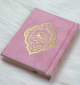 Le Coran couverture rigide de luxe couverture en daim doree (9 x 13 cm) - Couleur Rose clair -