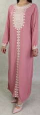 Robe longue pour femme avec broderies sur le devant et les manches - Couleur vieux rose