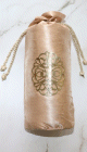 Tapis avec son etui cylindrique decore de plaque metallique doree - Couleur marron et Dore